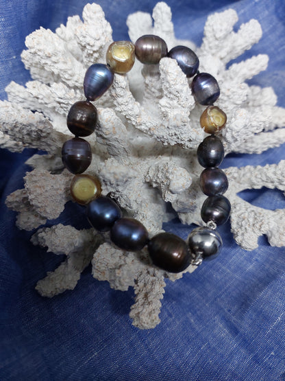 3 Black + 1 gold dyed pearl bracelet