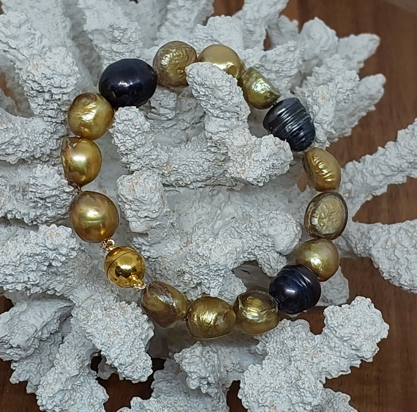 3 gold + 1 black dyed pearl bracelet