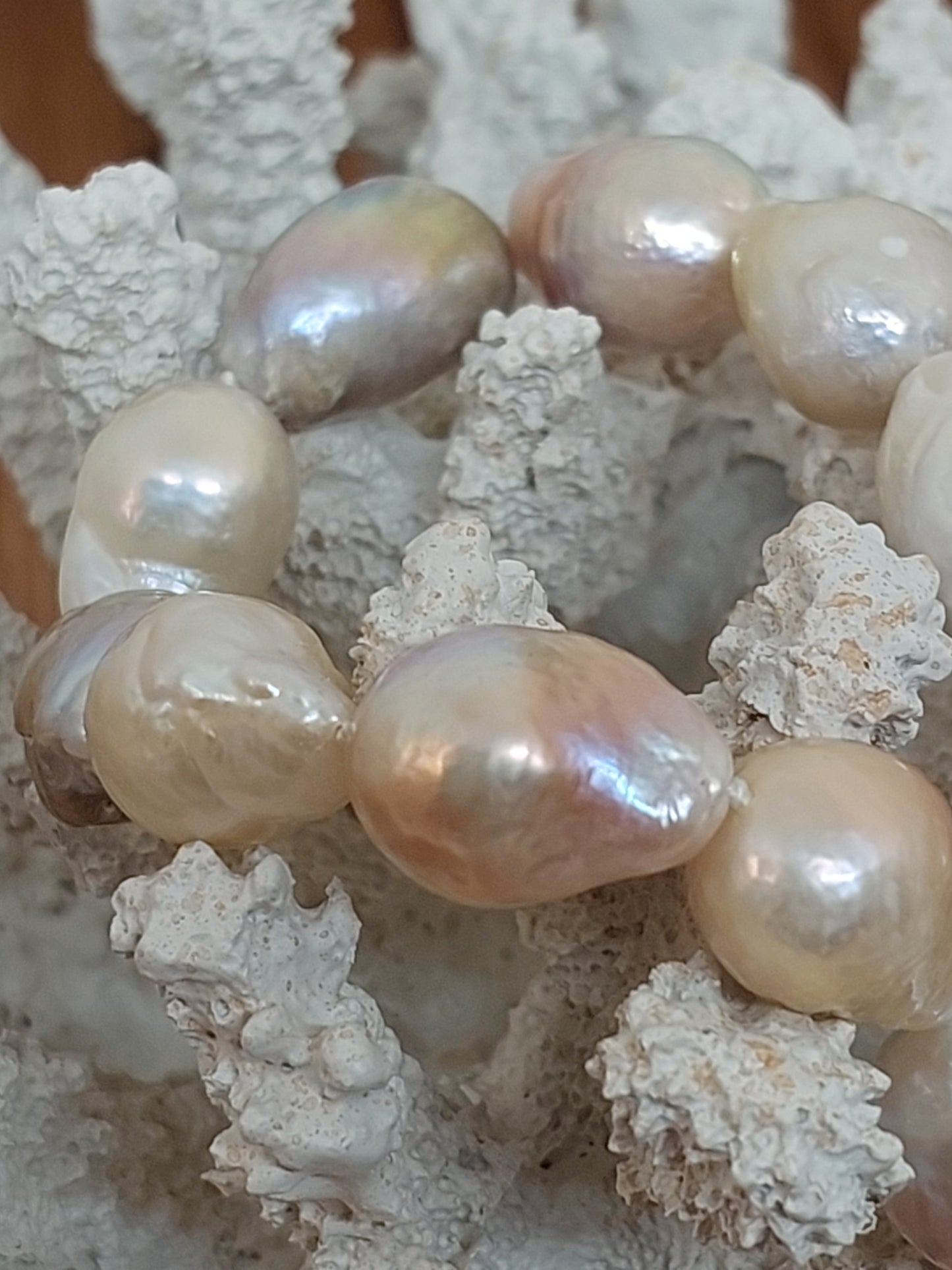 Natural irregular pearl necklace