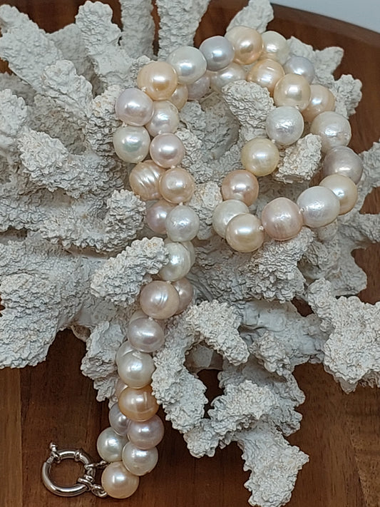 White, Mauve, and Peach-Coloured Natural Pearl Necklace